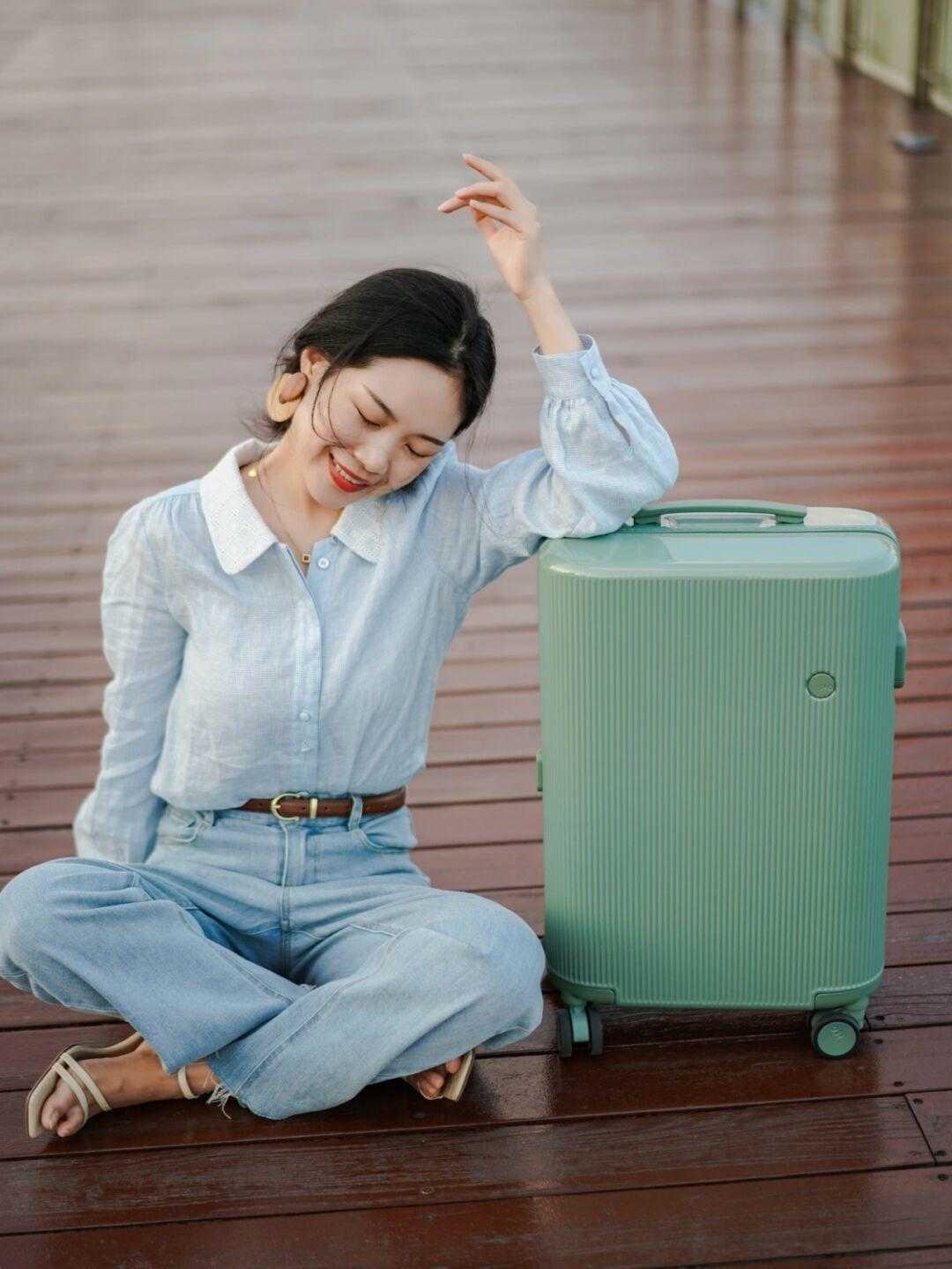 显得|秋季穿衣如何简单高级？几套通勤分享送给你，穿出高级感