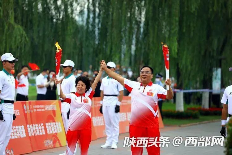 十四运会和残特奥会火炬在咸阳传递