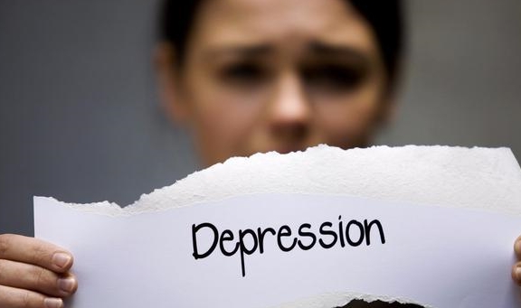 幼儿园|9岁儿童中度抑郁吓坏妈妈，抑郁症不再是大人病，父母引导很关键