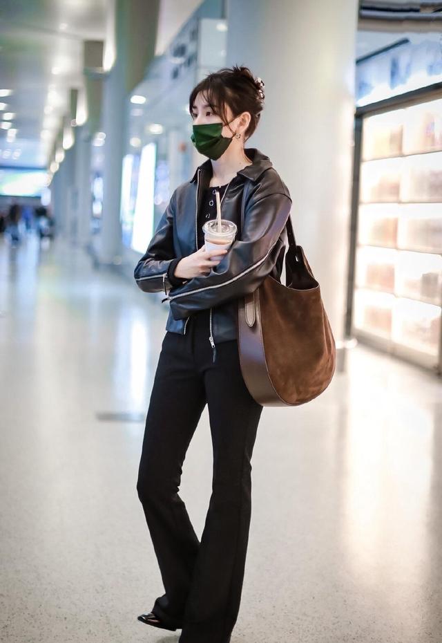 好身材|巩俐的气质真不是吹的，黑色皮衣配半身裙潇洒利落，气场全开