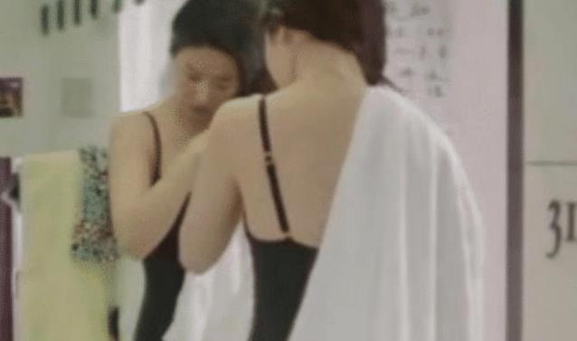 蝴蝶|有种“大胆”叫刘亦菲的纹身，当她一转身，粉丝：笑不出来
