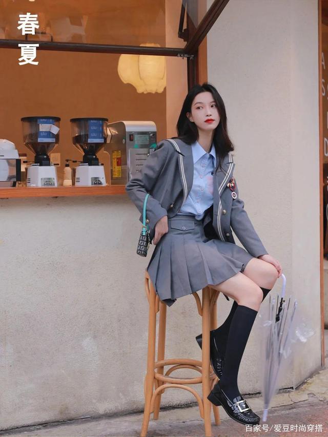 姐妹|今年初秋流行穿“小黑鞋”！不仅百搭好看，还很时髦