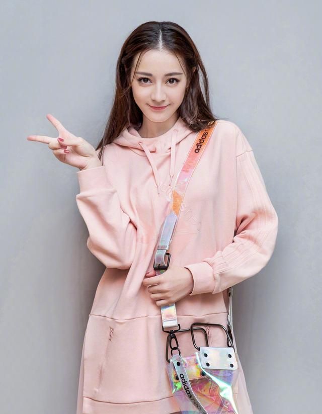 元素|拒绝黑白灰!今年秋冬流行色彩大盘点,让你快速走在时尚前沿