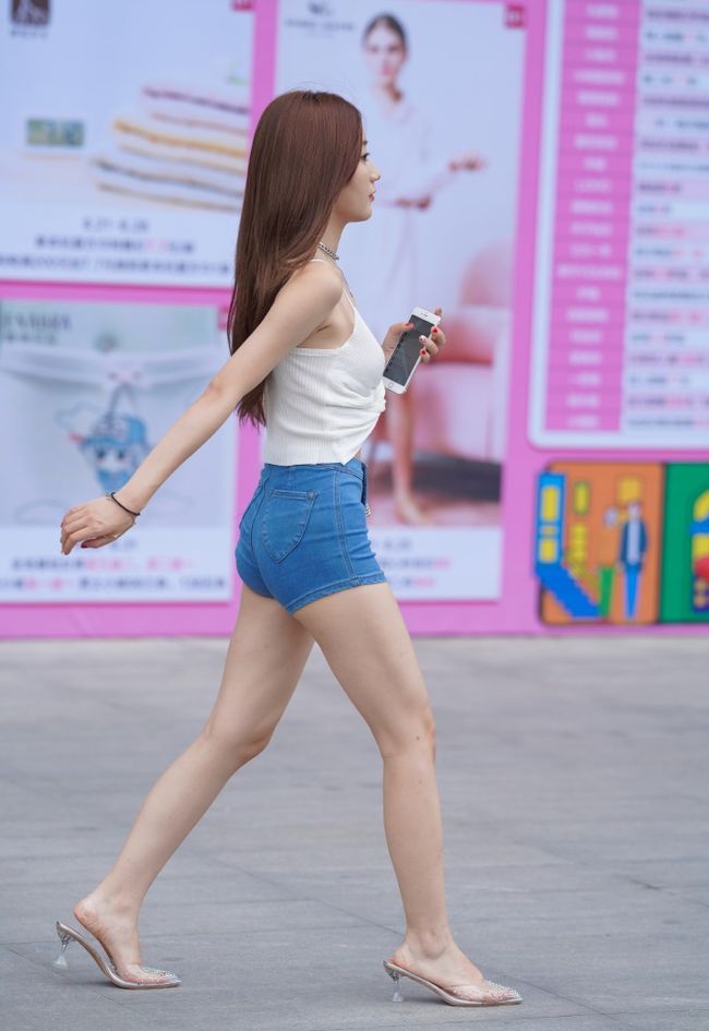 男朋友|不过时的吊带配短裤，性感又不失时髦，让你轻松成为“焦点”！