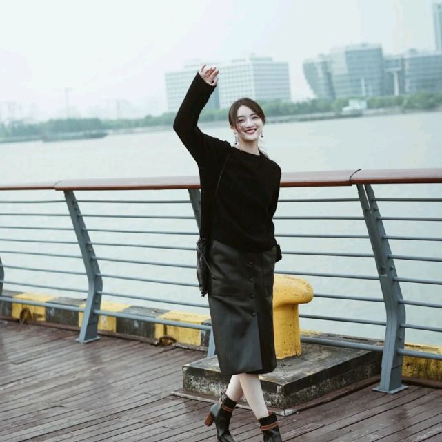 黑色|日常穿搭并不等于普通穿搭，只要会搭配，基础款也能让人眼前一亮