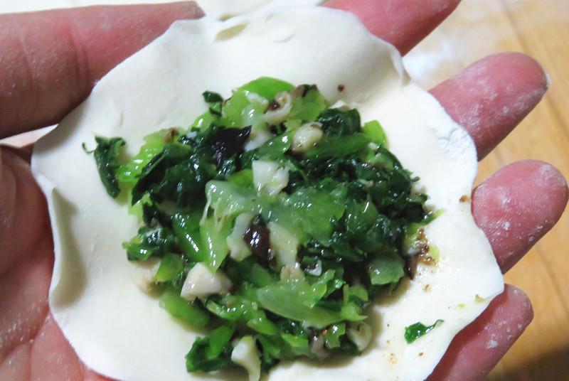 面团|早餐煎饺用这两样调馅，比素三鲜的还好吃，儿子一人能吃一锅！