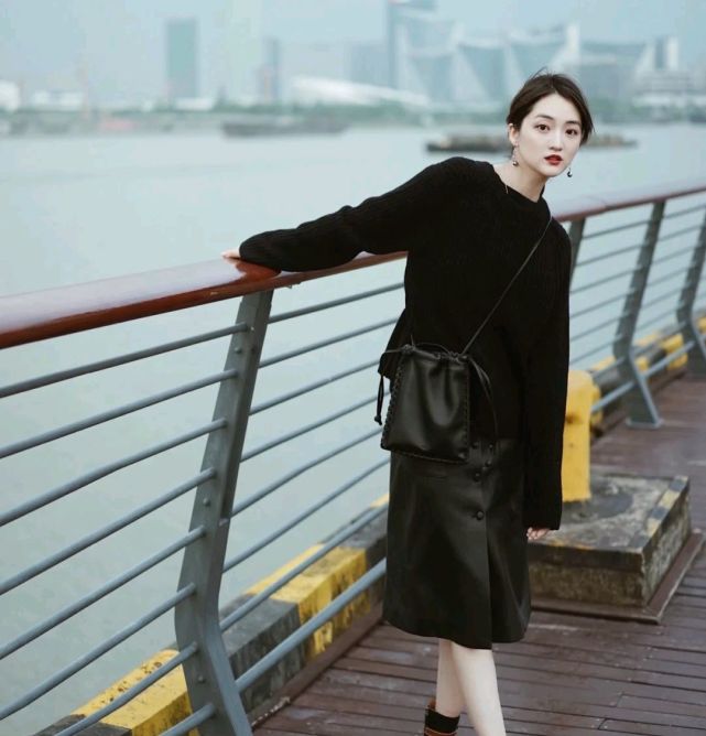 黑色|日常穿搭并不等于普通穿搭，只要会搭配，基础款也能让人眼前一亮
