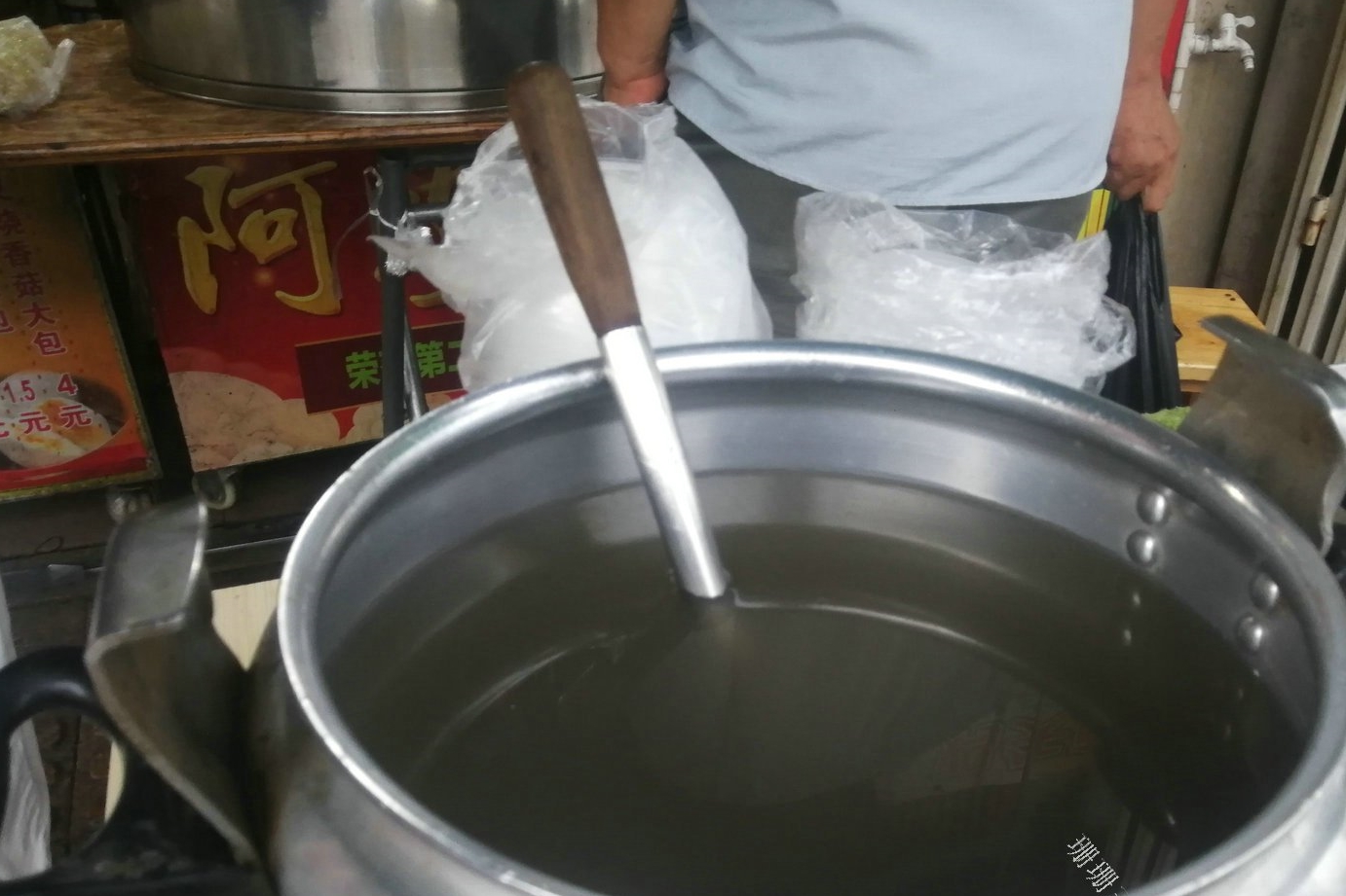 湛江“最重口味”糖水，用“鸡屎”味食材制作，游客：有独特的香