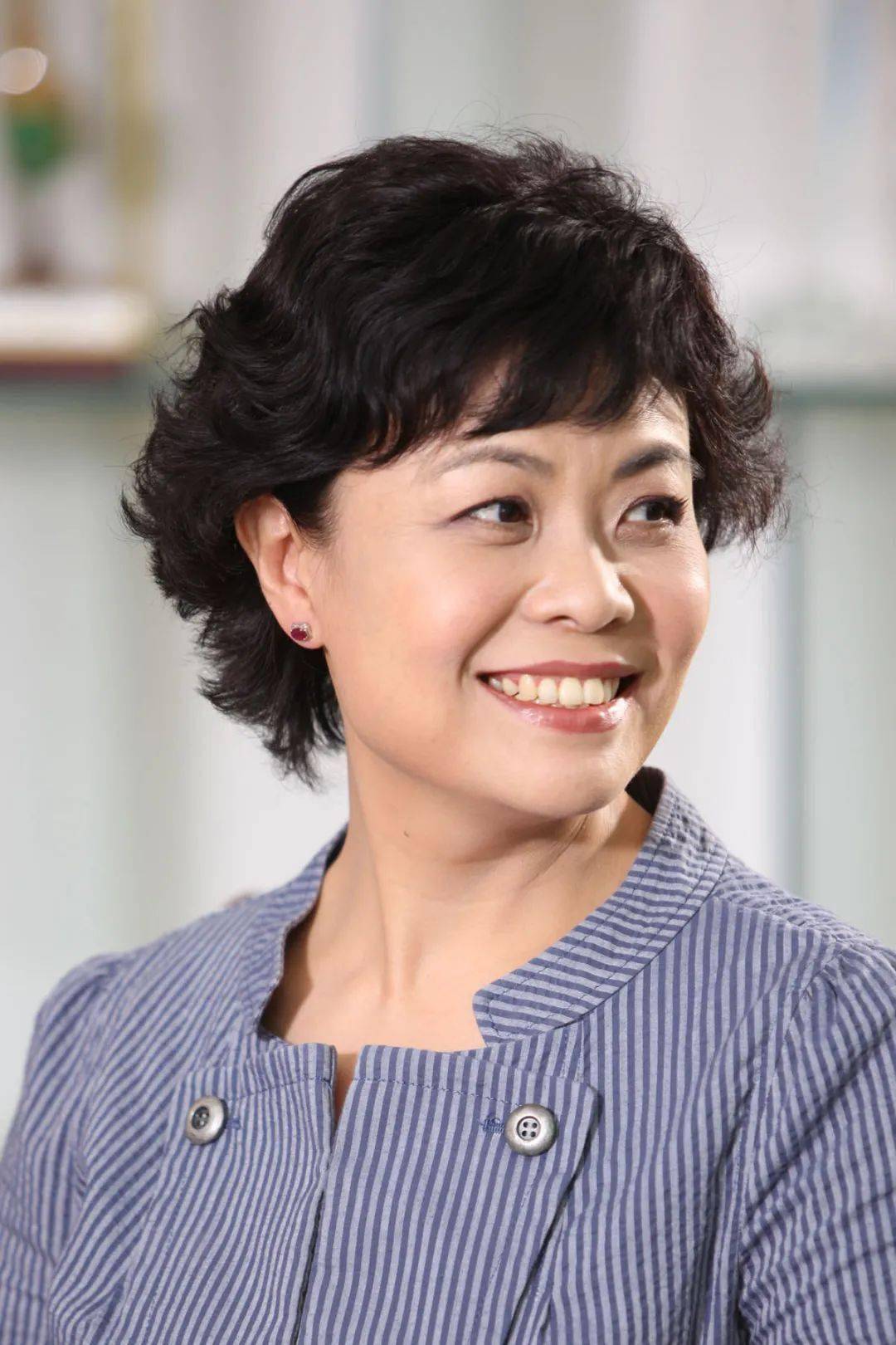 红衣少女一代人的青春记忆如今邹倚天还安然否