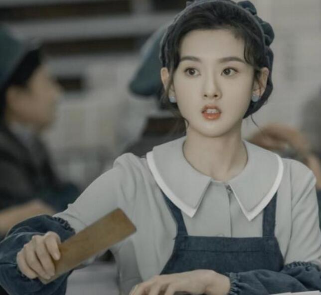 年代|八九十年代的宋祖儿有多时髦？乔四美“内衣外穿”演绎时尚轮回！