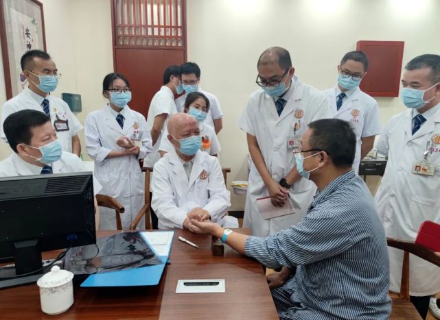 张小文从事针灸康复临床,教学及科研工作多年,擅长应用传统针灸,浮针