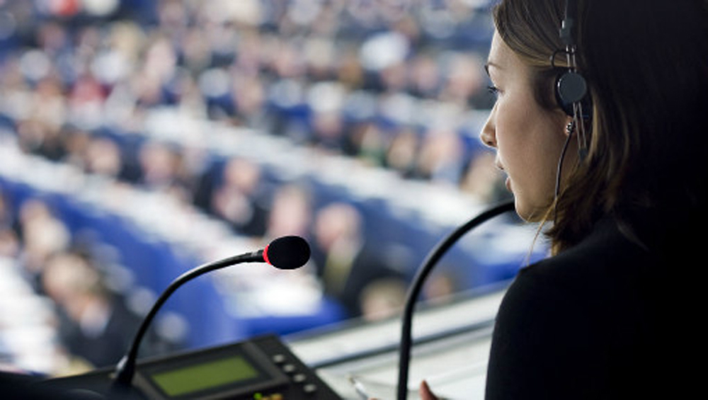 一般专业的口译人员都会事先准备,好的翻译公司都有规定,在做口译之前