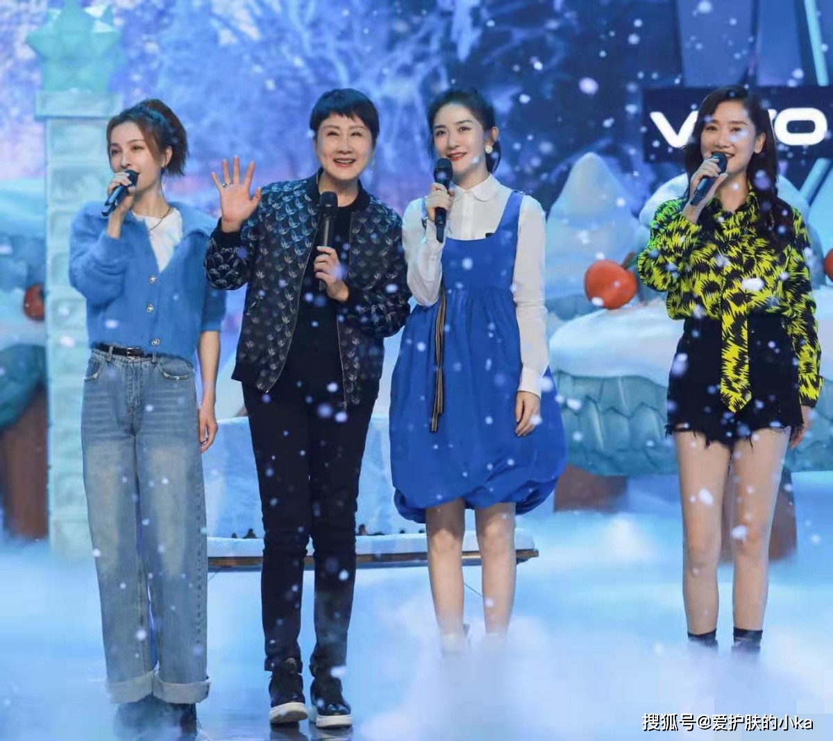 大婶|张凯丽真不把自己当大婶，短裤配粉T也敢出门？别说，还真挺年轻