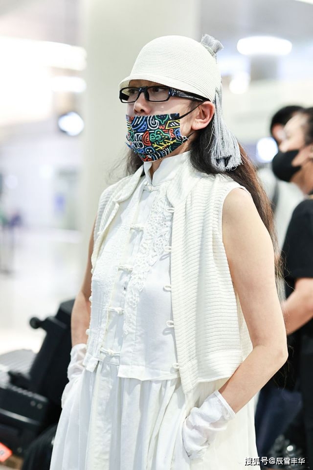 杨丽萍|学杨丽萍穿“民族风”服饰，全白造型干净、清爽却不单调，好漂亮
