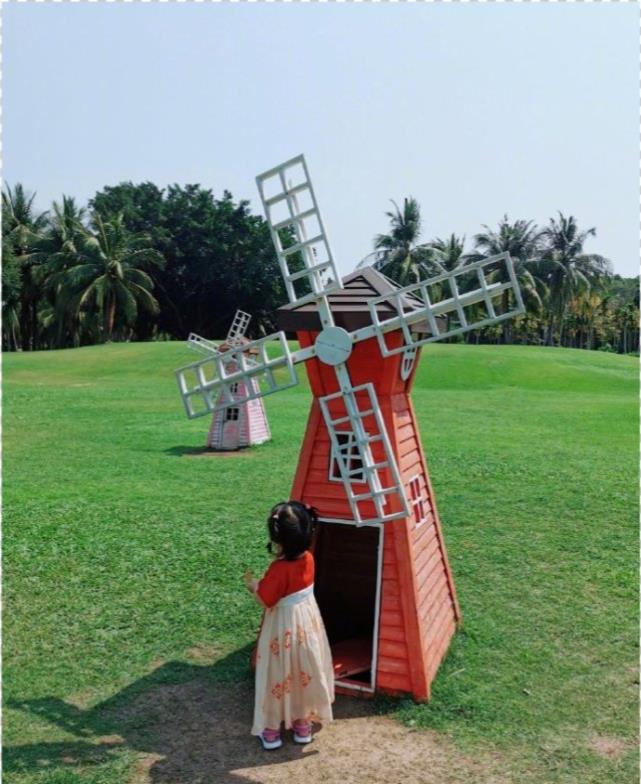 马尾|杜若溪携女儿春游,3岁肉肉多风格装扮漂亮养眼,近9斤婴儿长大了