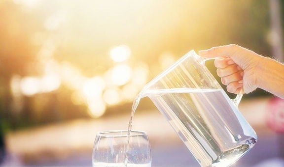 水钠|喝水越多尿越多,多喝水真的会伤到肾脏吗?你真知道?看专家理解