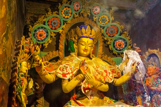 寺庙|日喀则有一座白居寺，这里塔中有寺，寺中有塔，美出了另一种风情