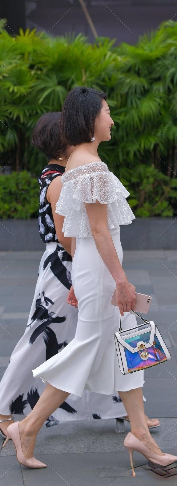 魅力|穿着打底裤显示文艺简约,让您拥有年轻的自信