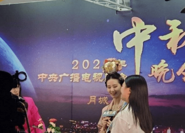 经典|刘诗诗中秋晚会路透图曝光!罕见穿古装现身,被赞“一眼万年”