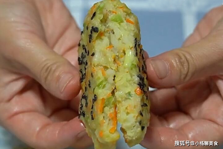 做法|入秋后， 宁可不吃大鱼大肉也要吃此菜，烙成小饼，鲜嫩又营