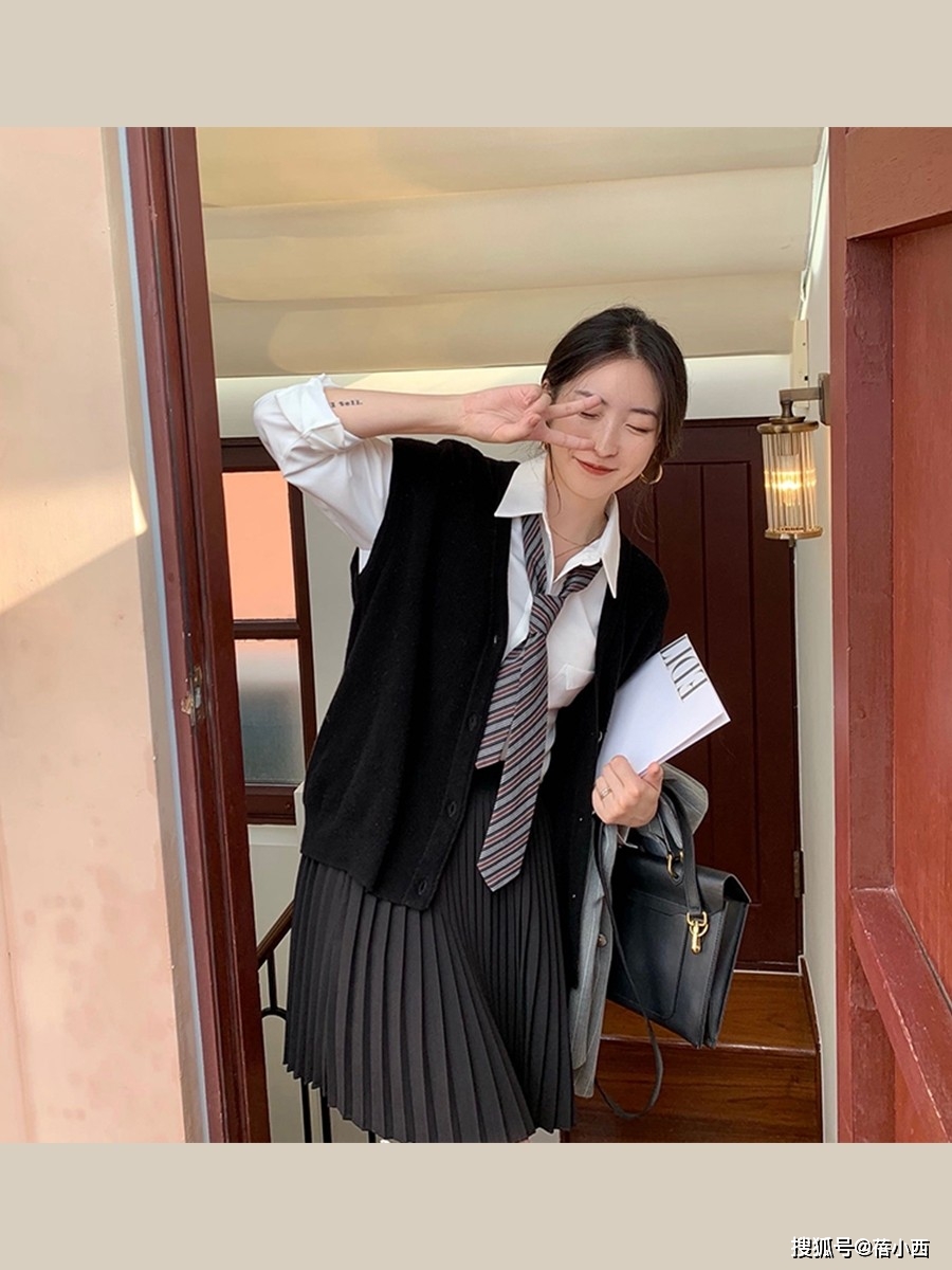 形象|秋季，穿上“黑色马甲”，让你遇见不一样的美好