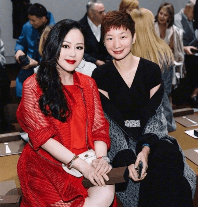 设计|章小蕙活成女人羡慕的样子，58岁穿搭精致优雅，藏不住的贵气感