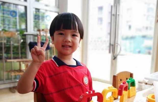 家长|“慢半拍”宝宝上幼儿园，第一天不哭第二天哭，如何适应幼儿园？