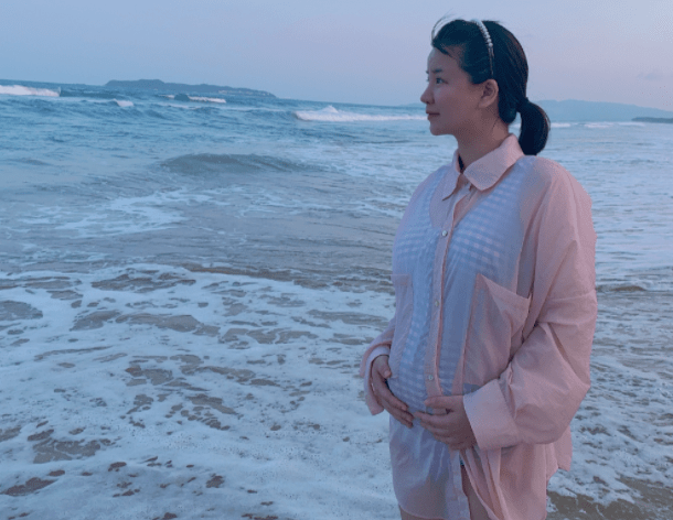 夫妻俩|红果果二胎快生啦！曾婚后9年才生娃，如今“三年抱俩”进度快