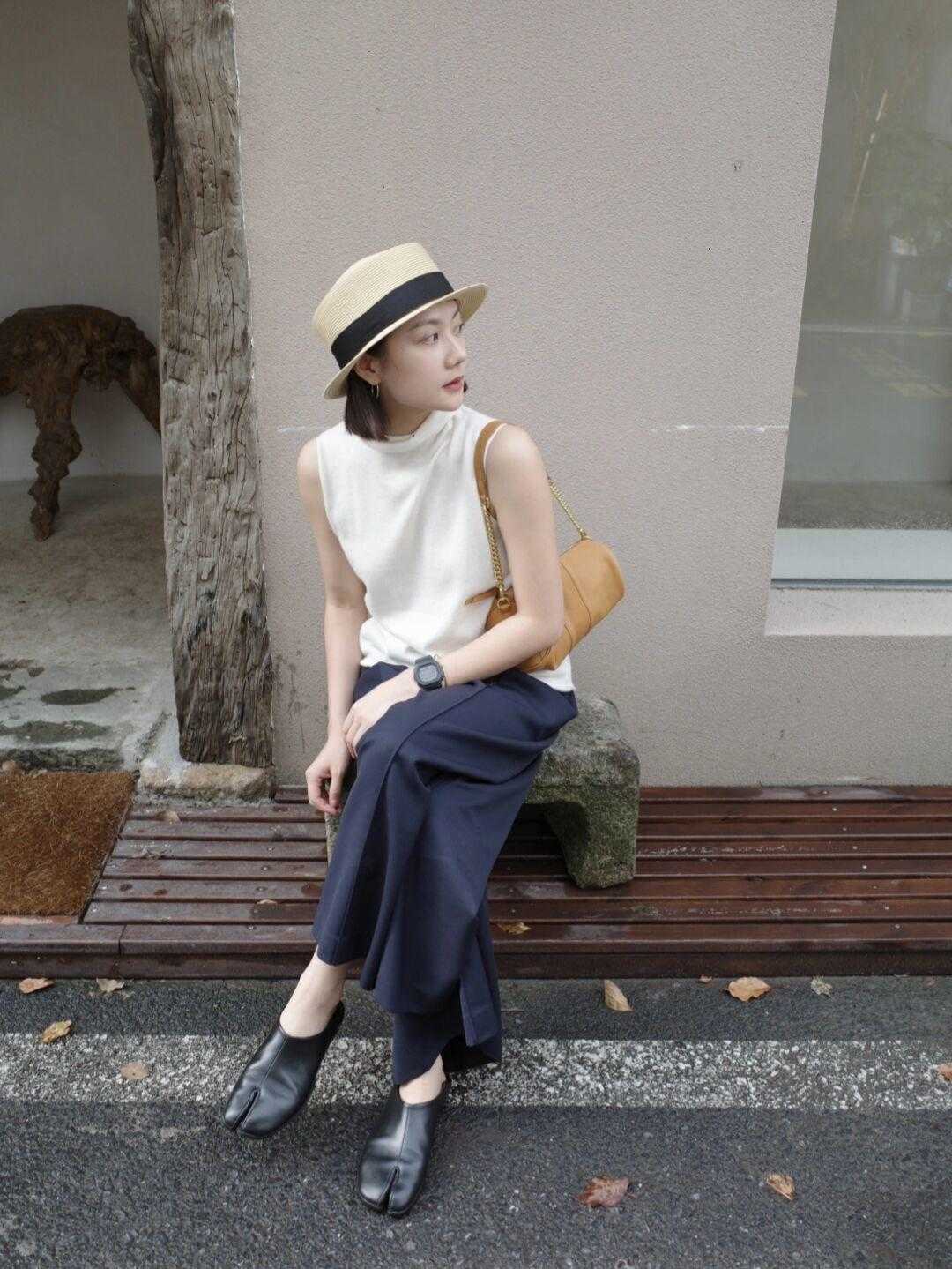 品位|秋季穿搭没头绪？格纹西服搭配连衣裙优雅温柔，时髦灵动