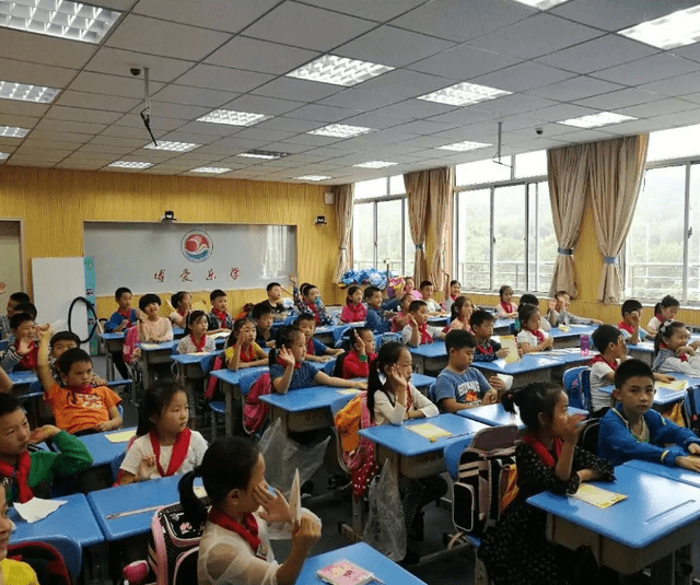 家长|学生没天赋，父母不要让他提前上学，拔苗助长很可能起到相反效果