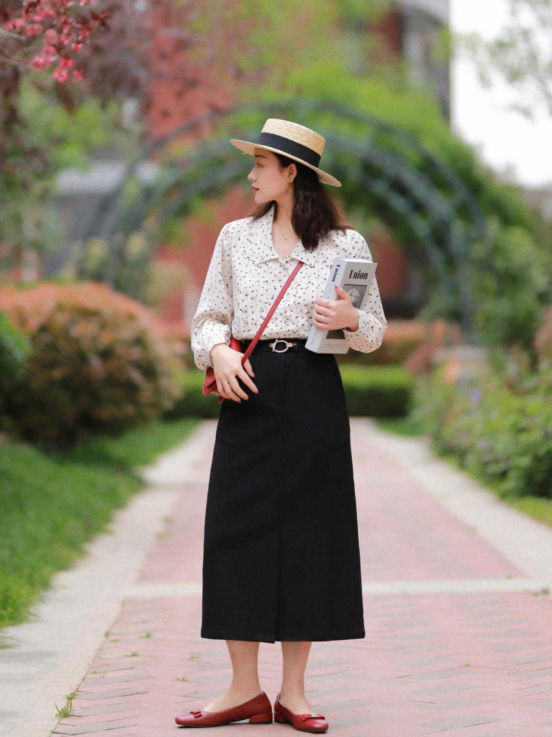 身材|“腿胖”的女生可以尝试这样穿，衬衫搭配半身裙，修身又洋气