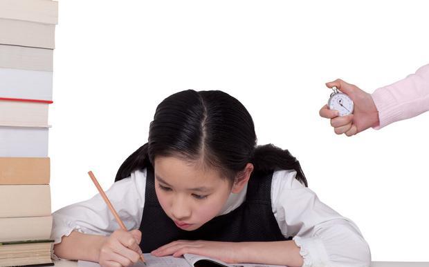 家长|幼儿园不教知识了，家长抱怨一定要转园，不教的两个好处更重要