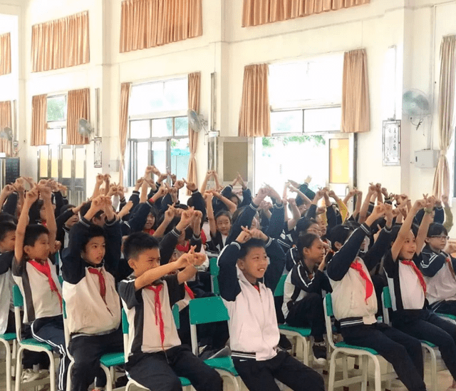 家长|学生没天赋，父母不要让他提前上学，拔苗助长很可能起到相反效果