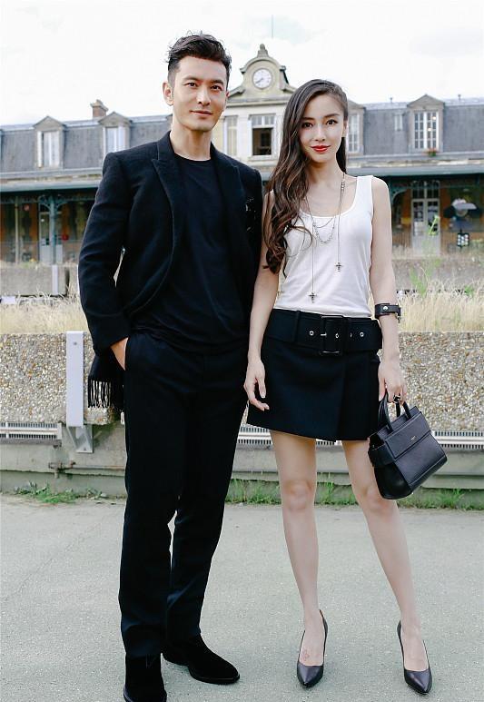 短裙|做明星也不容易，杨颖拍写真能看到满眼血丝，穿名牌服装都没精神