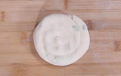 葱花|1碗面粉加2个鸡蛋，教你做“懒人”早餐饼，软嫩又劲道！