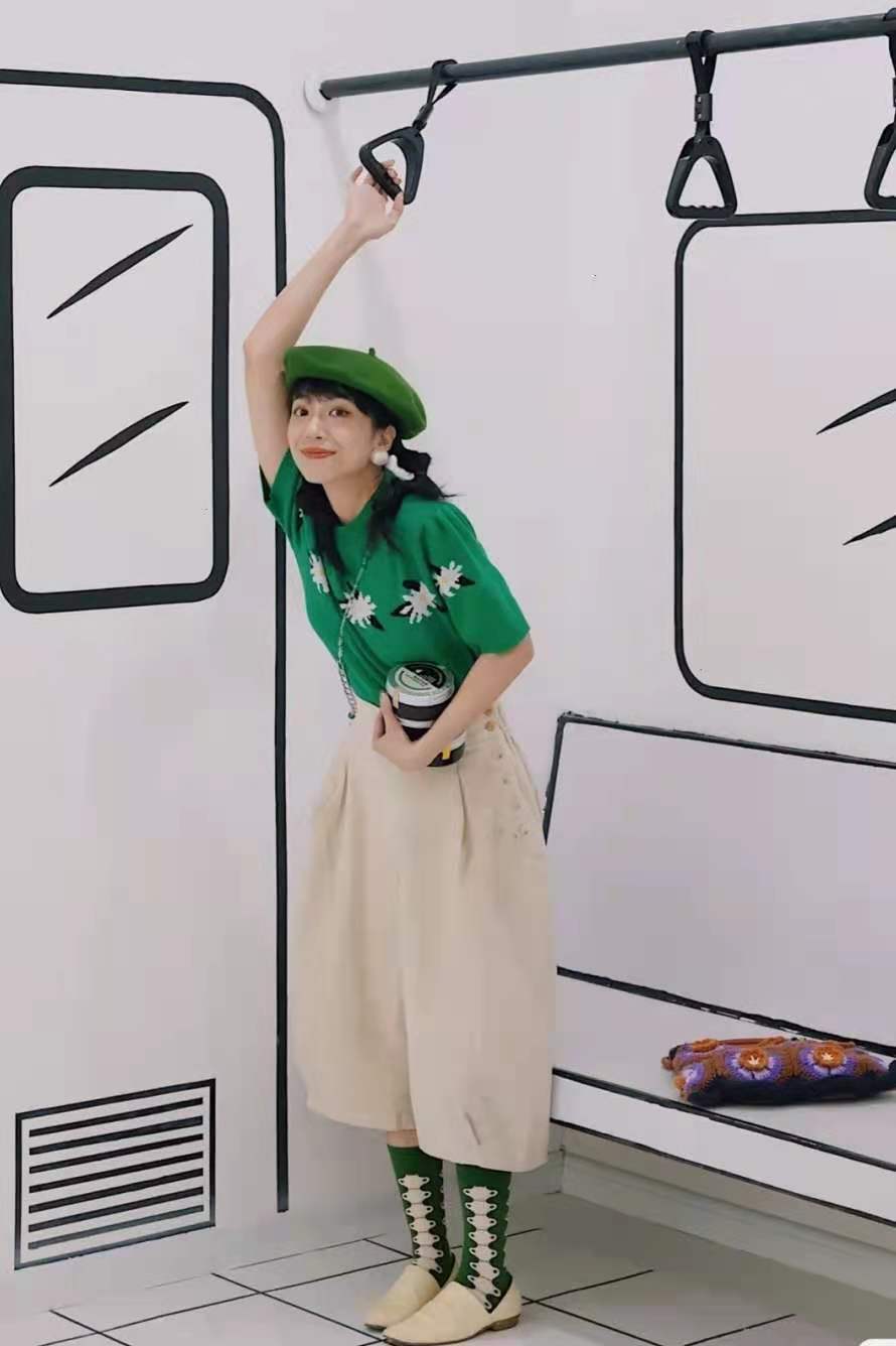 氛围|小个子女生，学会这5组“色彩搭配”，时髦又显高，赚足回头率