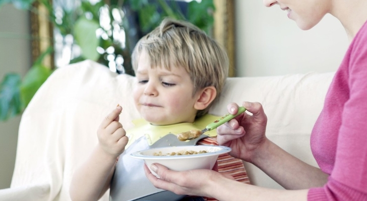 表妹|孩子不吃饭都是惯出来的？不妨试试这三个条件，帮孩子改掉坏习惯