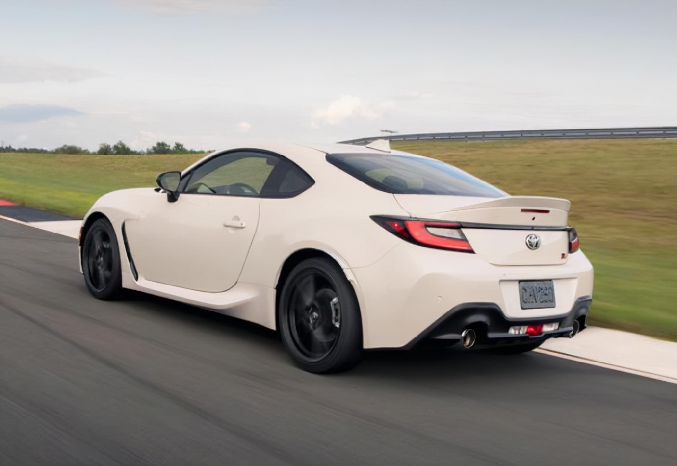 新车24l自吸加手动变速箱平民超跑丰田gr86将上市