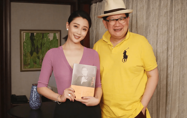 舞姿|42岁殷桃发布会真拼，穿长裙为新剧跳舞，靠边站舞姿僵硬抢镜风头