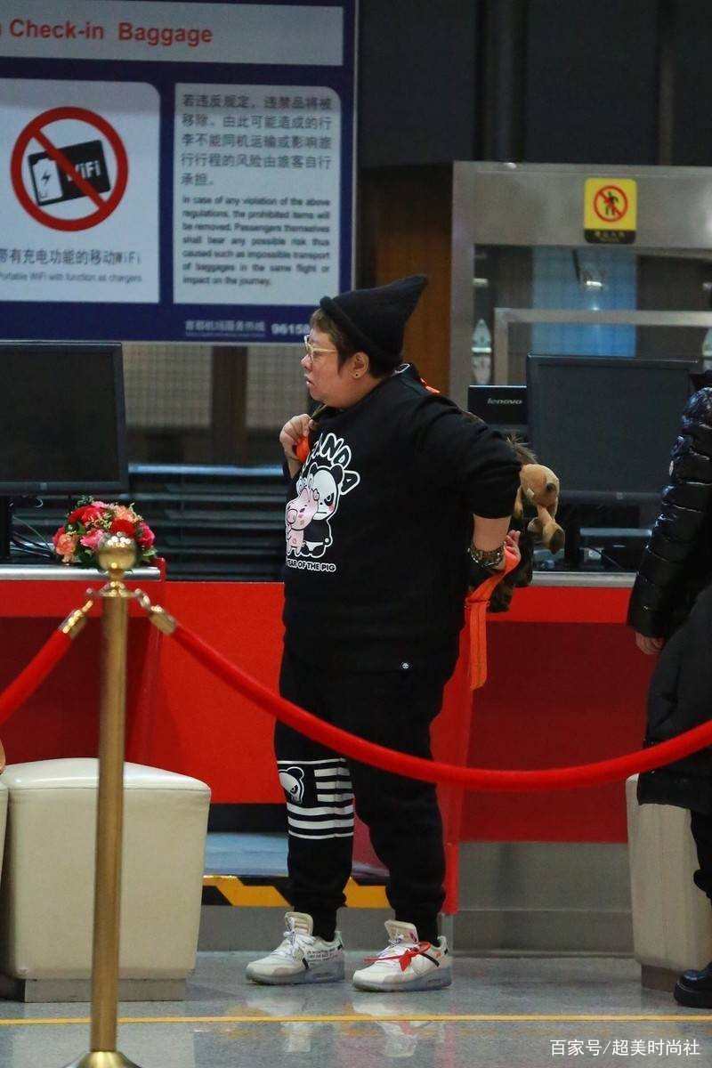 效果|韩红发文庆首专发行23年，机场穿搭被赞太潮流，大码也有时尚感