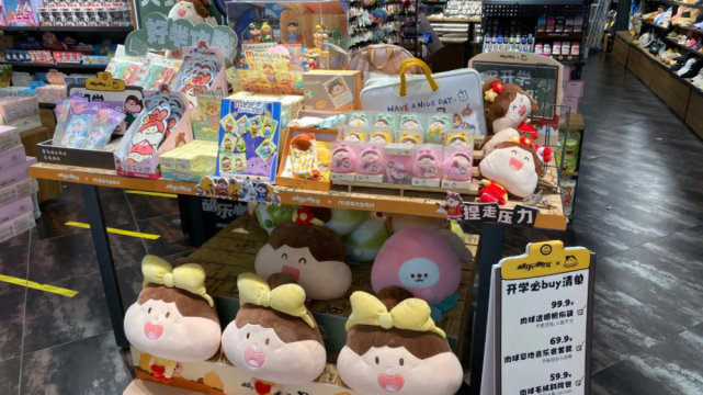 原创新学期开学文具盲盒意外走红学生喜欢但家长却不买账