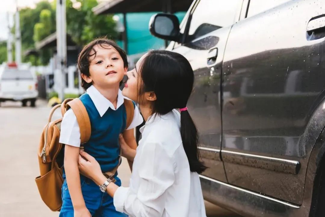 安全感|为什么孩子在幼儿园的表现比家里好？“依恋关系”了解一下