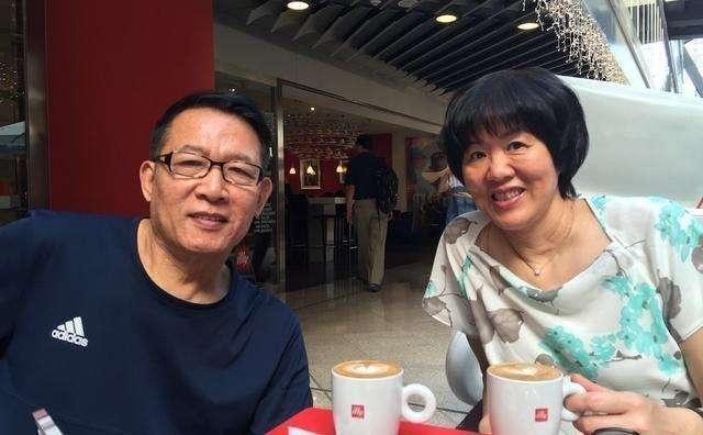 原创郎平正式开始退休生活!71岁老公是大学教授,美国还有一中式别墅