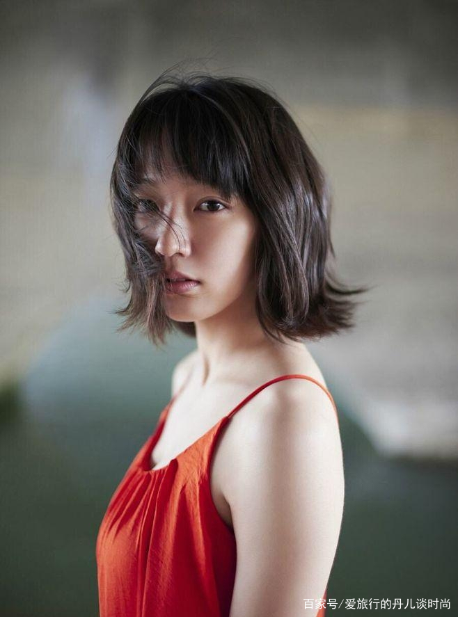 身材|日本90后当红小花吉冈里帆，治愈系穿搭唯美清纯，韵味十足