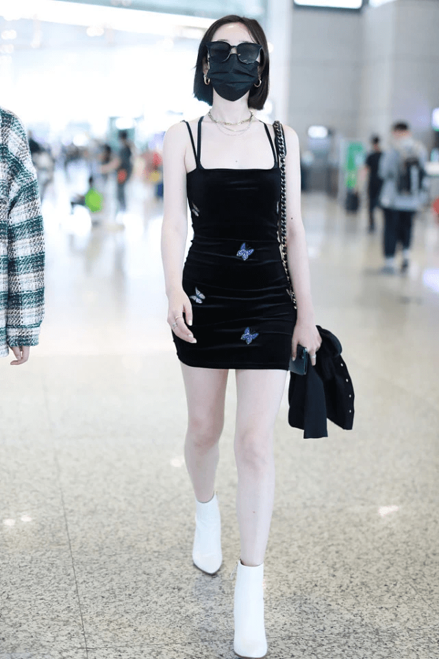 黑色|蒋梦婕大胆又会穿,把“睡衣风”裙子穿得很高级,让造型自信满满