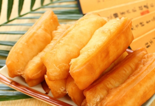 做法|1碗面1个鸡蛋，3分钟教你学会炸油条，无矾无害无添加，很简单的