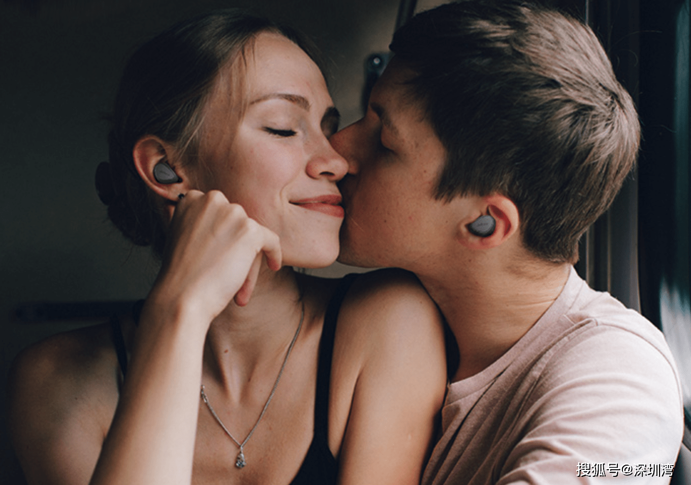 com|TWS 市场向平价迈进，不温不火，却是 AirPods 的至暗时刻