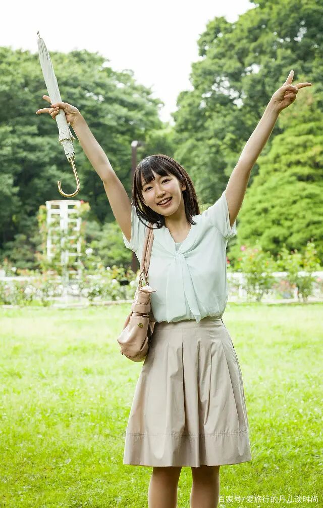 身材|日本90后当红小花吉冈里帆，治愈系穿搭唯美清纯，韵味十足