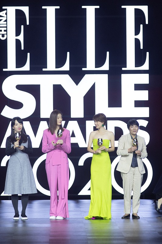 设计|马伊琍很适合穿紧身裙，身材纤细比例好，配荧光色也不黑