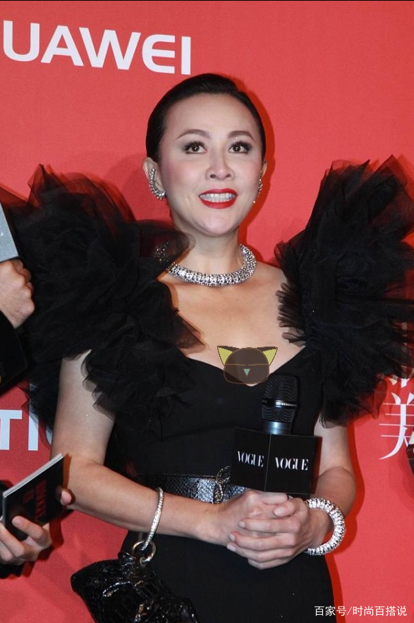 整体|刘嘉玲还真是风韵犹存，50多岁了还这么有魅力，身材保持得太好了